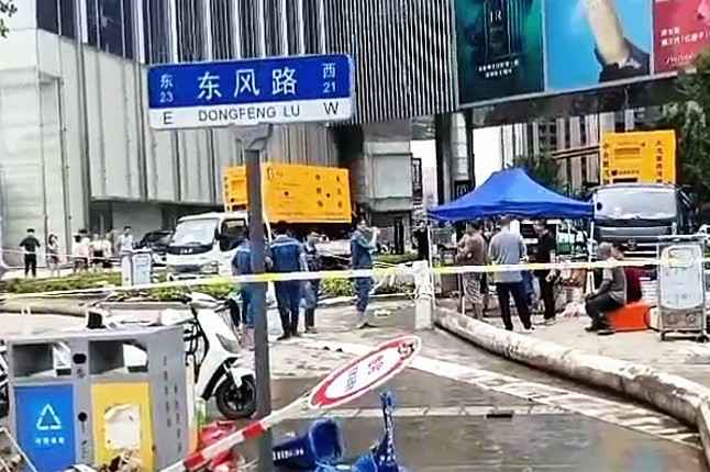 大连浩杰器材租赁有限公司排涝突击队在排涝现场